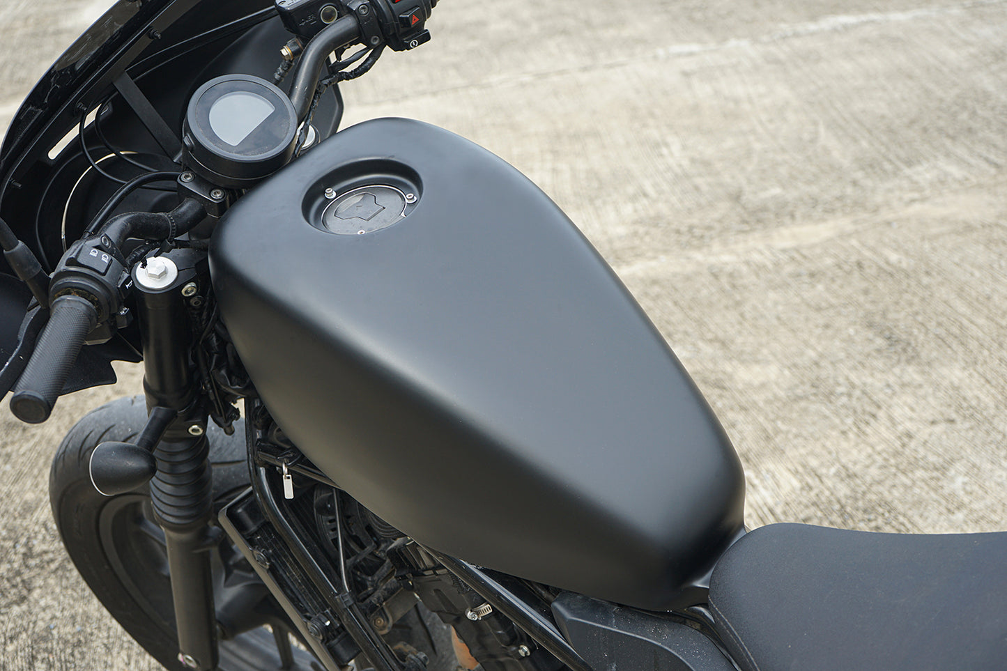 COVER FUEL OIL TANK MATTE BLACK V.2 FOR HONDA REBEL CMX 300&500 2017-2025